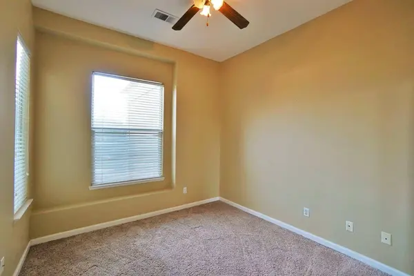 845 E Redwood CIR, Hanford, CA 93230