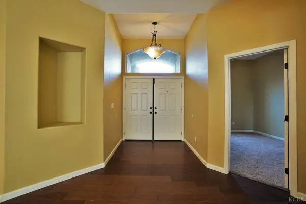 845 E Redwood Circle E, Hanford, CA 93230