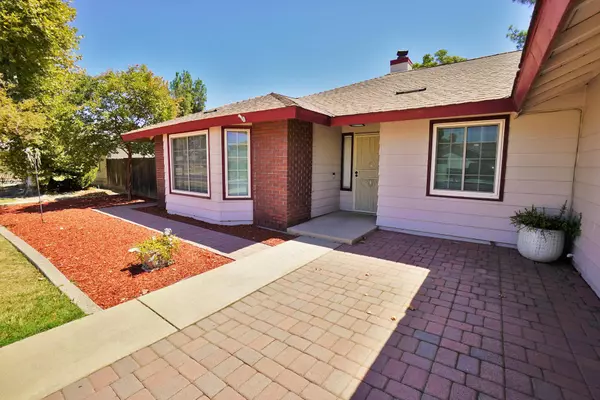 2475 Santa Lucia Court, Hanford, CA 93230