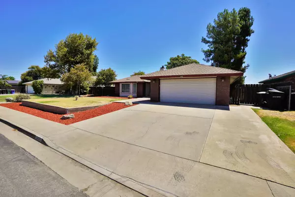 2475 Santa Lucia Court, Hanford, CA 93230