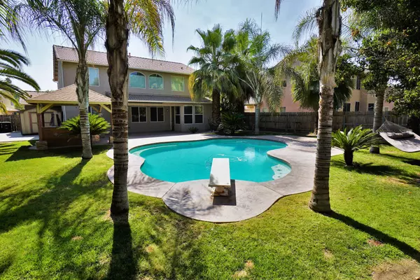 1095 Paradise Drive, Lemoore, CA 93245