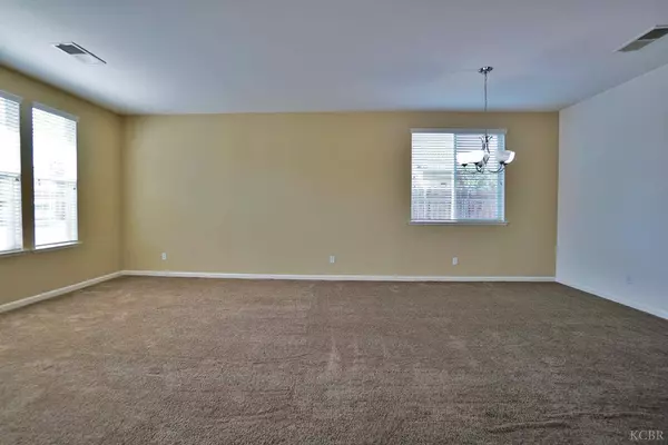 1095 Paradise Drive, Lemoore, CA 93245