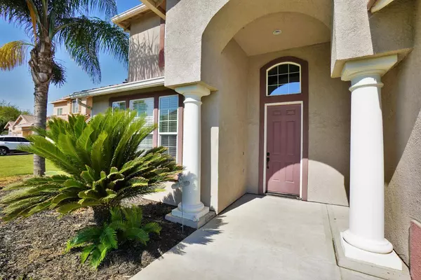 1095 Paradise DR, Lemoore, CA 93245