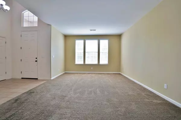 1095 Paradise DR, Lemoore, CA 93245