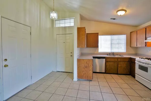 1033 Kimball Court, Hanford, CA 93230