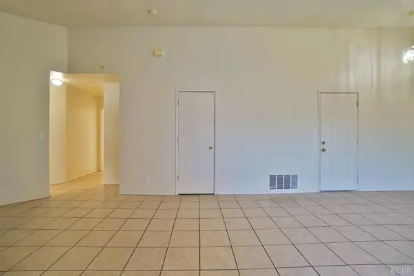 1033 Kimball Court, Hanford, CA 93230