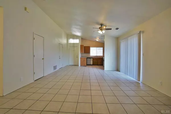 1033 Kimball Court, Hanford, CA 93230