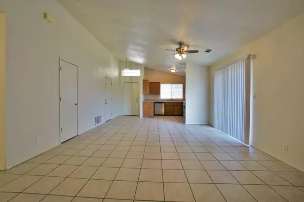 1033 Kimball Court, Hanford, CA 93230