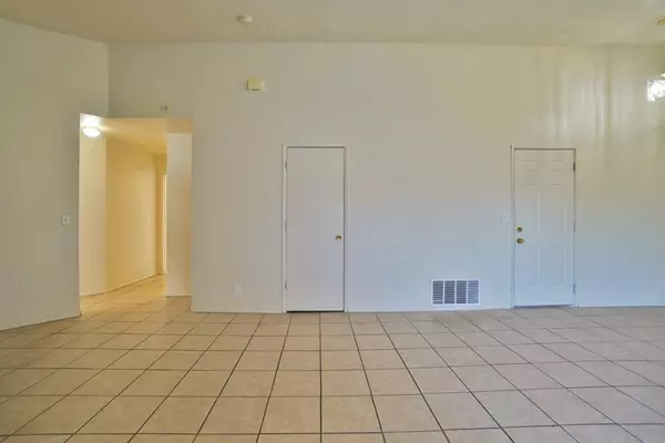 1033 Kimball Court, Hanford, CA 93230