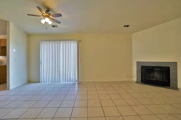 1033 Kimball Court, Hanford, CA 93230