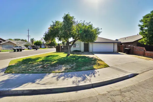 1033 Kimball CT, Hanford, CA 93230