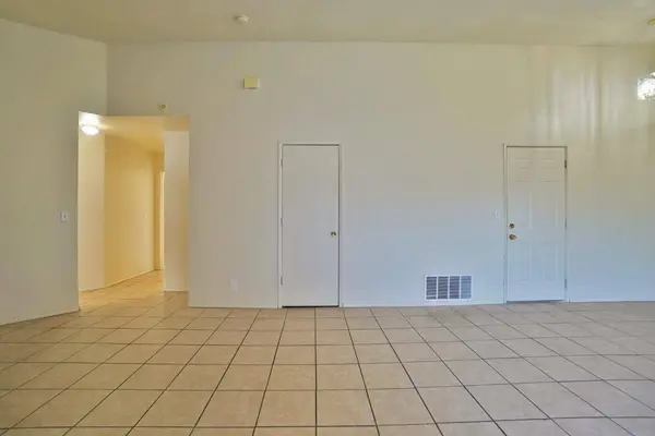 1033 Kimball CT, Hanford, CA 93230