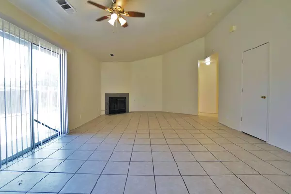 1033 Kimball Court, Hanford, CA 93230