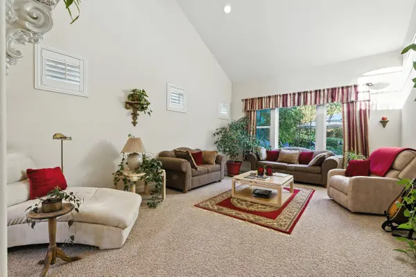 5882 N Phoenix Avenue, Fresno, CA 93723