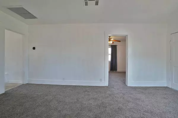 433 W Florinda ST, Hanford, CA 93230