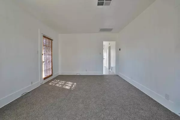 433 W Florinda ST, Hanford, CA 93230