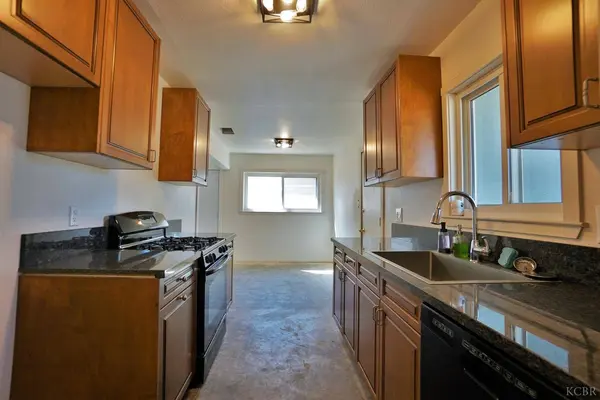 1108 Millwood Drive, Sanger, CA 93657