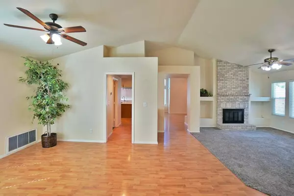 3215 Holly CT, Hanford, CA 93230