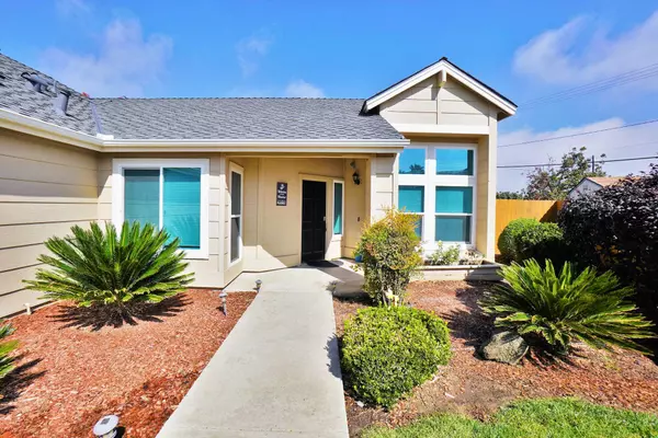 3215 Holly Court, Hanford, CA 93230