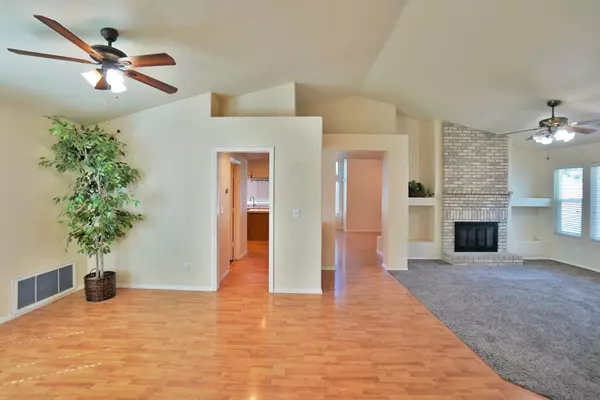 3215 Holly Court, Hanford, CA 93230