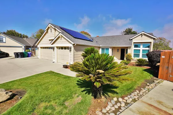 3215 Holly CT, Hanford, CA 93230