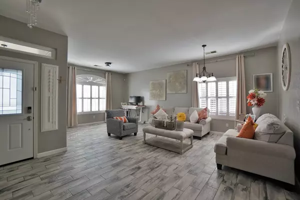 1894 W Tudor Lane, Hanford, CA 93230