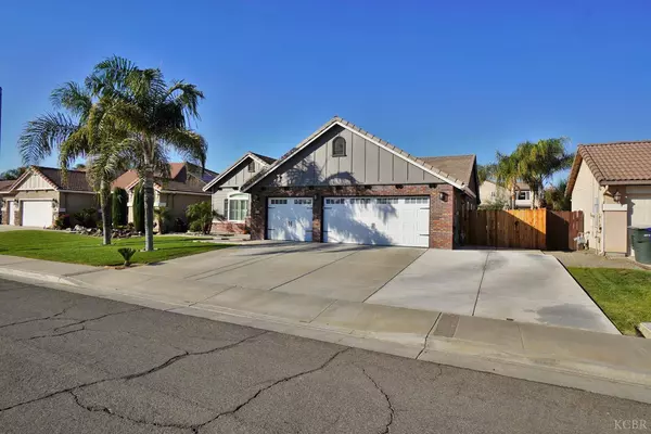 1894 W Tudor Lane W, Hanford, CA 93230