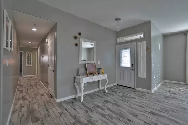 1894 W Tudor Lane, Hanford, CA 93230