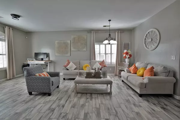 1894 W Tudor Lane, Hanford, CA 93230