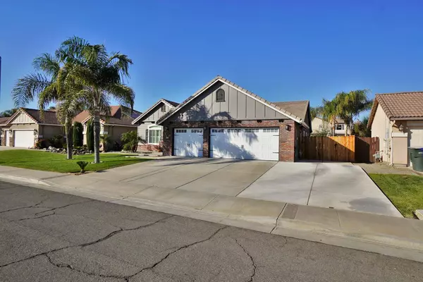 1894 W Tudor LN, Hanford, CA 93230