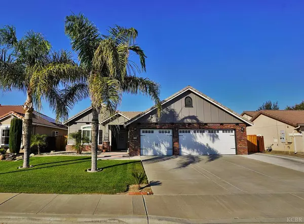 1894 W Tudor Lane W, Hanford, CA 93230