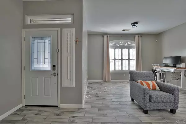 1894 W Tudor Lane W, Hanford, CA 93230