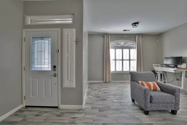 1894 W Tudor Lane, Hanford, CA 93230