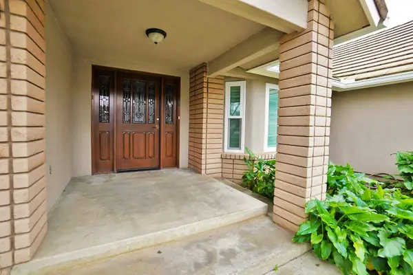 742 W Ellery AVE, Clovis, CA 93612