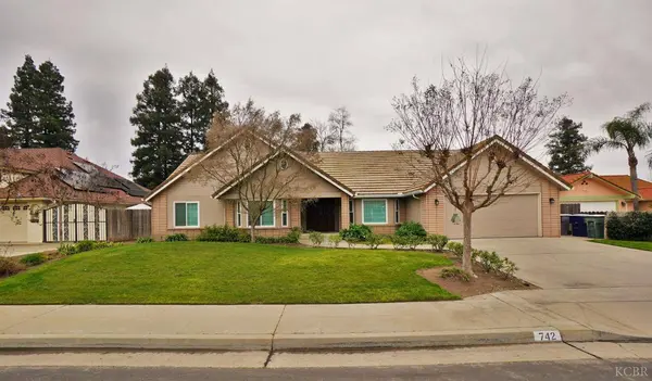 742 W Ellery Avenue, Clovis, CA 93612