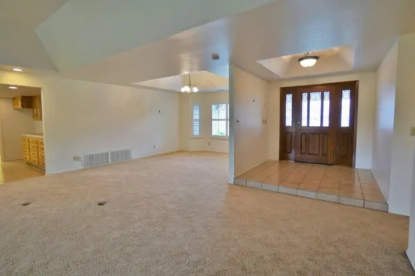 742 W Ellery Avenue, Clovis, CA 93612