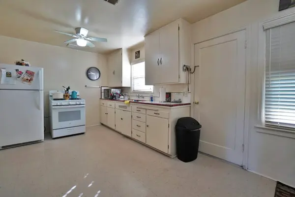 605 E Myrtle Street, Hanford, CA 93230