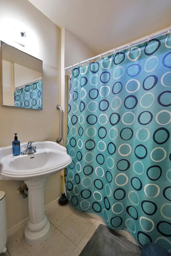 605 E Myrtle ST, Hanford, CA 93230