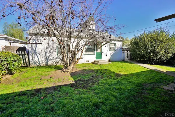 605 E Myrtle Street E, Hanford, CA 93230