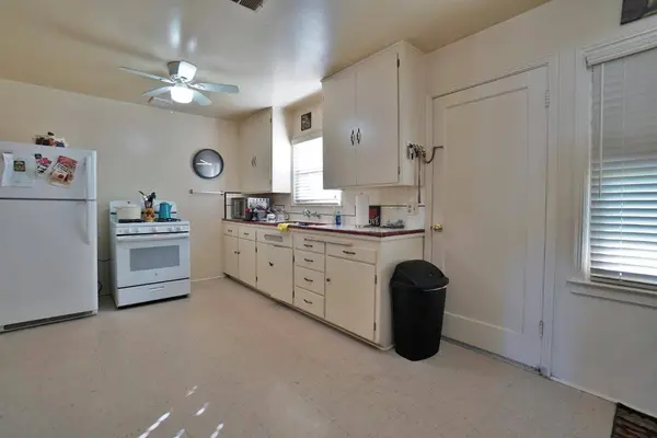 605 E Myrtle ST, Hanford, CA 93230