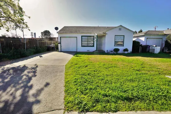 605 E Myrtle Street E, Hanford, CA 93230