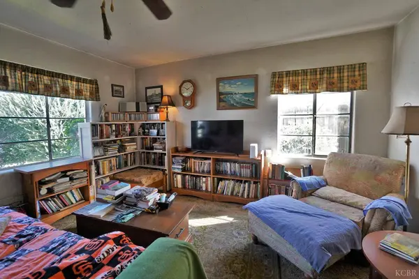 605 E Myrtle Street E, Hanford, CA 93230