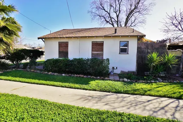 325 Neville Street, Hanford, CA 93230