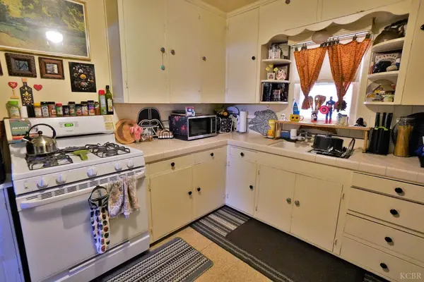 325 Neville Street, Hanford, CA 93230