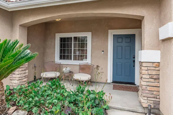 1906 W Tudor LN, Hanford, CA 93230