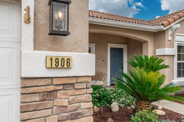 1906 W Tudor Lane, Hanford, CA 93230