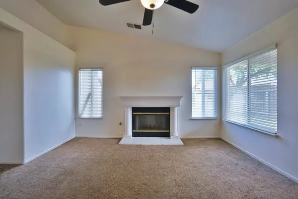 950 Geneva DR, Lemoore, CA 93245