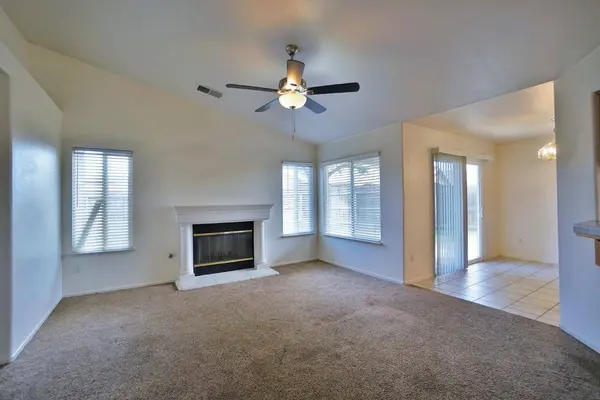 950 Geneva DR, Lemoore, CA 93245