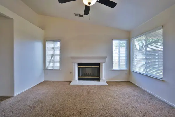 950 Geneva Drive, Lemoore, CA 93245