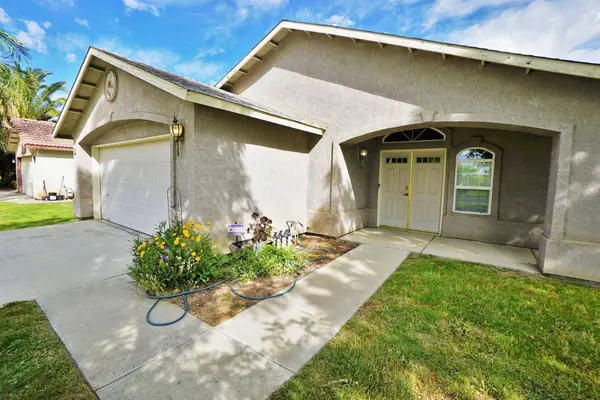 950 Geneva DR, Lemoore, CA 93245